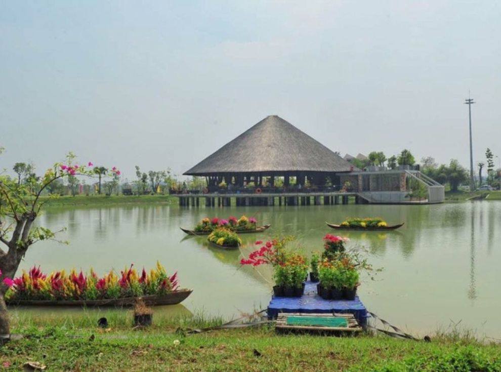 Trung tâm hội nghị Tre Việt gần dự án Làng Sen Việt Nam